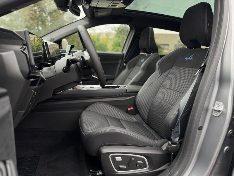 Renault Austral full hybrid: si aggiorna con il restyling 2026, la gallery del SUV francese 15