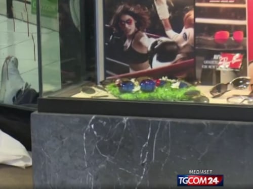 "Il ladro ha mirato a mia moglie. Ho sparato per salvarla". Ora è indagato per omicidio