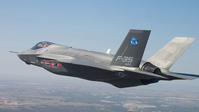 Usa, dopo un incidente il Pentagono lascia a terra gli F35