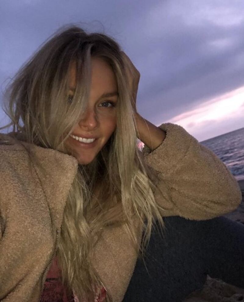 Camille Kostek, le foto più sensuali 13