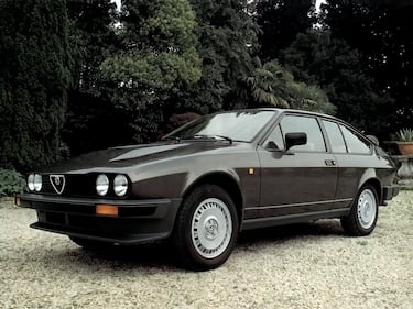 Alfa Romeo GTV6, guarda la gallery 18