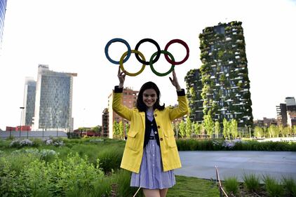 I cinque cerchi delle Olimpiadi colorano Milano 11