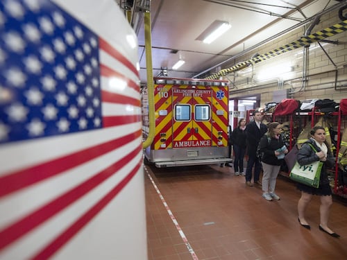 Senza soldi e in preda ad una crisi di nervi: così il partito dem Usa si prepara alle elezioni di midterm