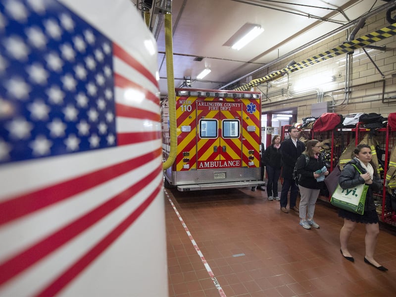 Senza soldi e in preda ad una crisi di nervi: così il partito dem Usa si prepara alle elezioni di midterm