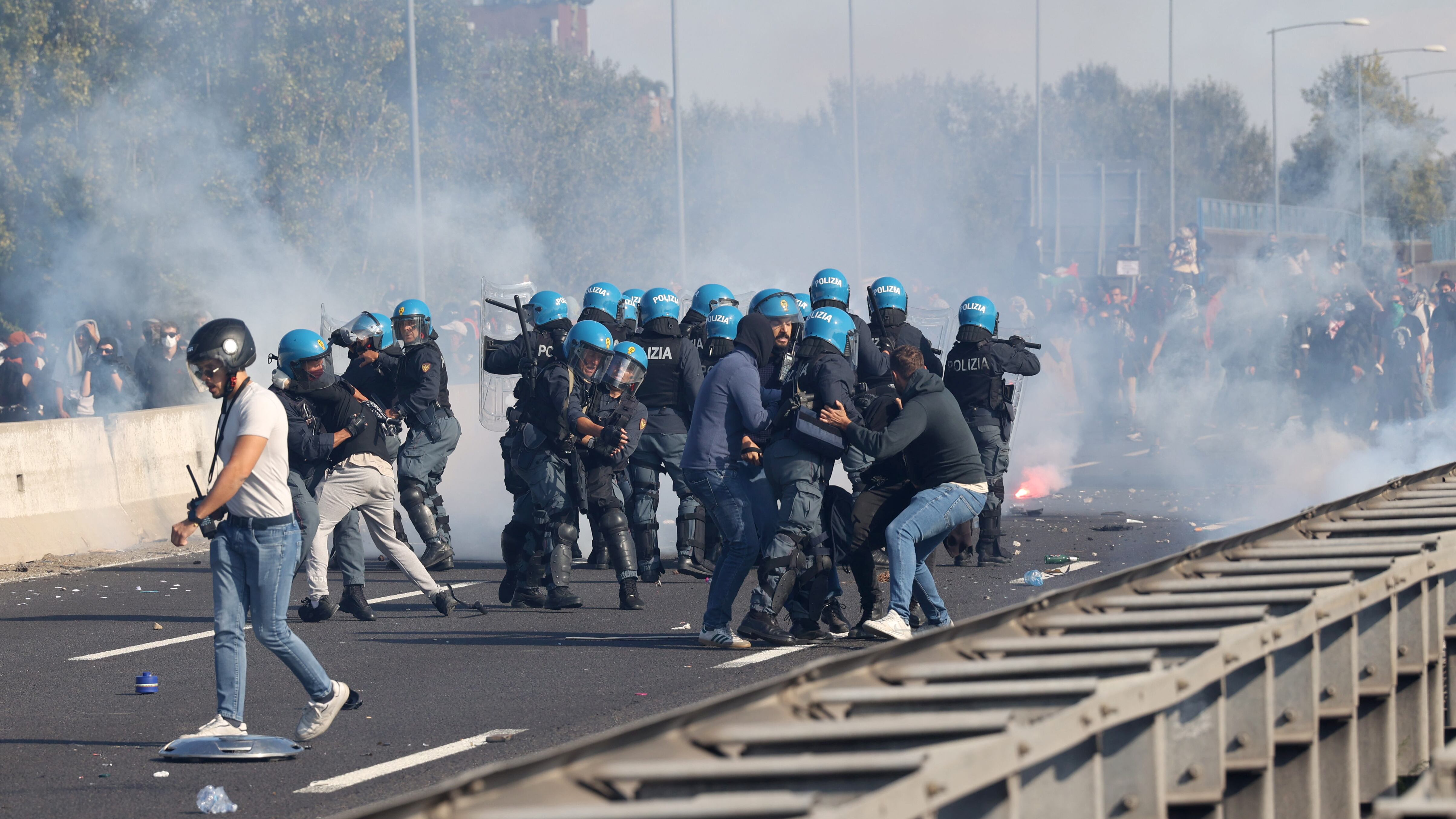 "Basta aggressioni ai poliziotti, lo Stato ci difenda"