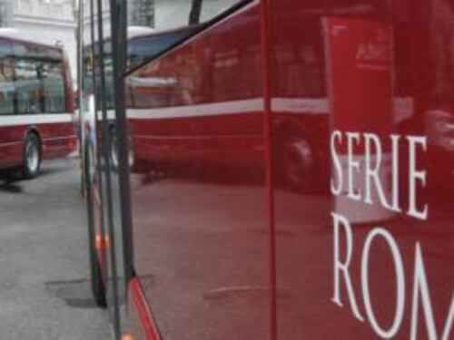Ancora un bus in fiamme a Roma. Ma l'Atac "festeggia": "Solo otto dall'inizio dell'anno"