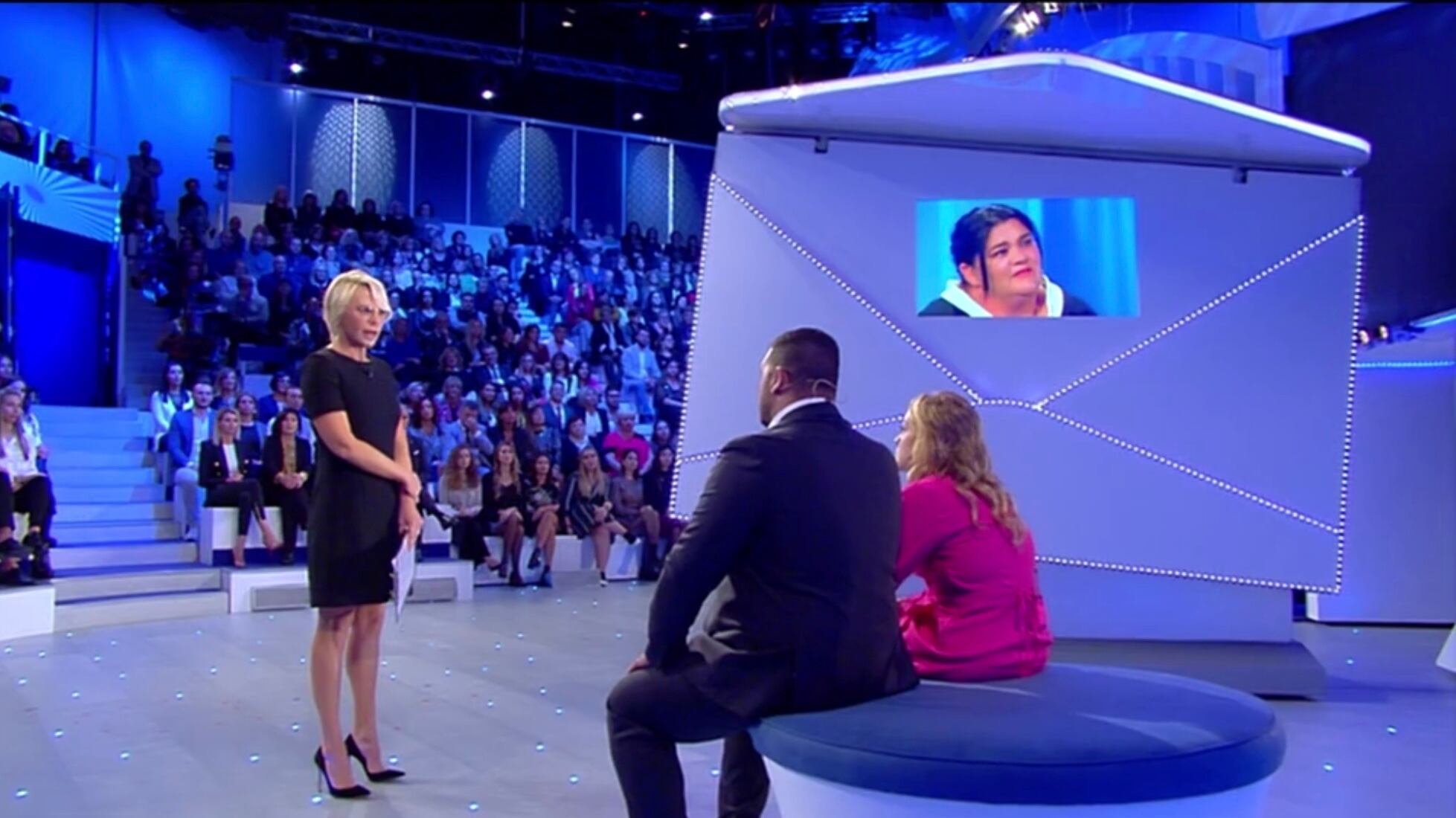 Maria De Filippi sbotta e gela il pubblico: "Le patate? Non c'è nulla da ridere"