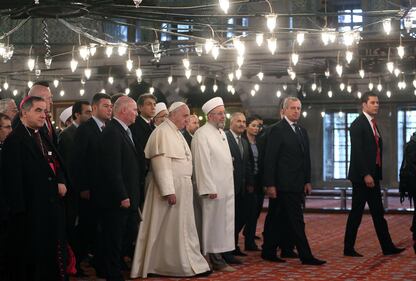 Il Papa nella Moschea blu di Istanbul 12