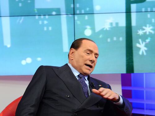 Berlusconi d'accordo con Alfano: "Monti si dimetta da senatore a vita"