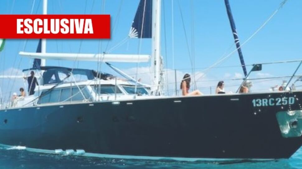 La barca "da crociera" dell'Ong (da 8mila euro a settimana)