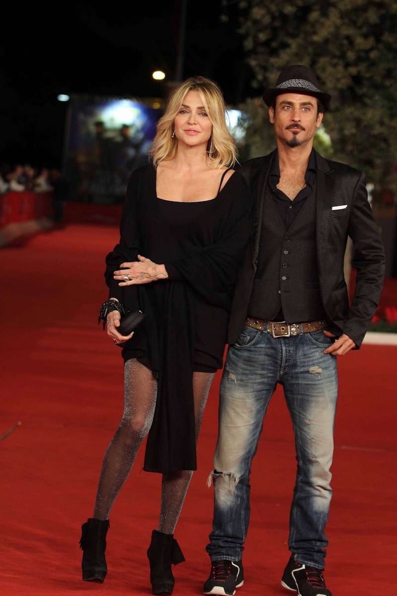 Paola Barale e Raz Degan, le foto della coppia 15