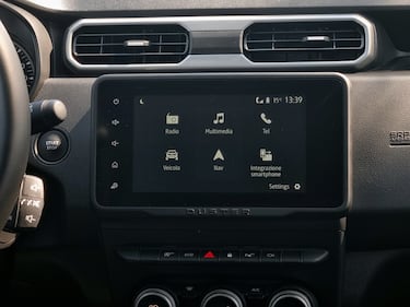 Dacia Duster Journey 2023, guarda le foto 10