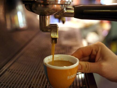 Vuoi bere il caffé macchiato? Devi pagare il sovrapprezzo