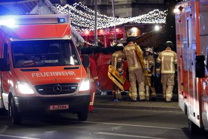 Attentato a Berlino, le immagini dei soccorsi 13