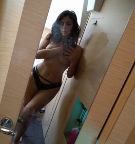 Valentina Nappi senza slip: la foto hot su Instagram 19
