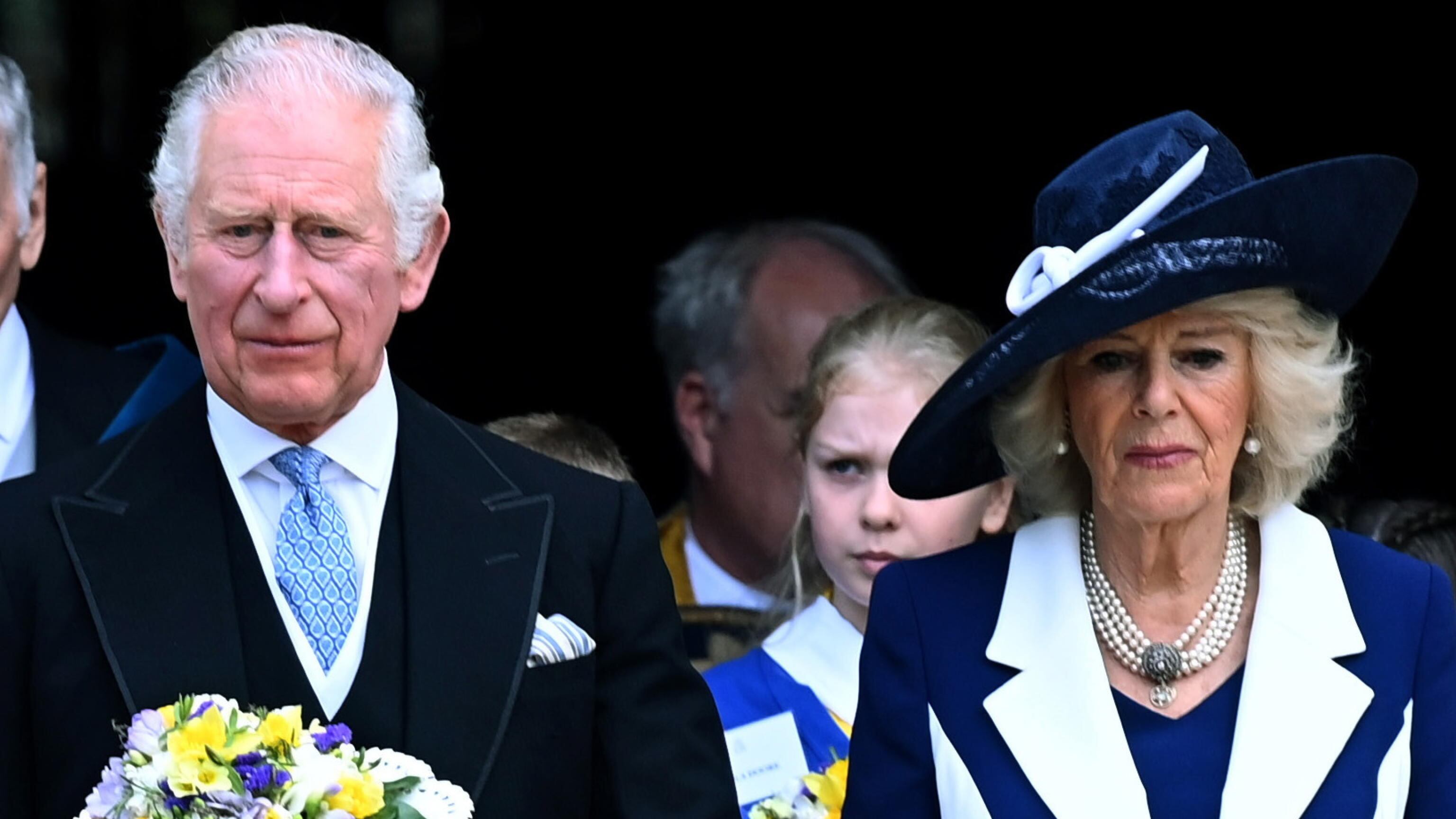 "Se il bimbo avesse i capelli rossi afro?": lo scandalo travolge Camilla