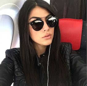 Giulia Salemi hot, nuda sotto l'asciugamano 13