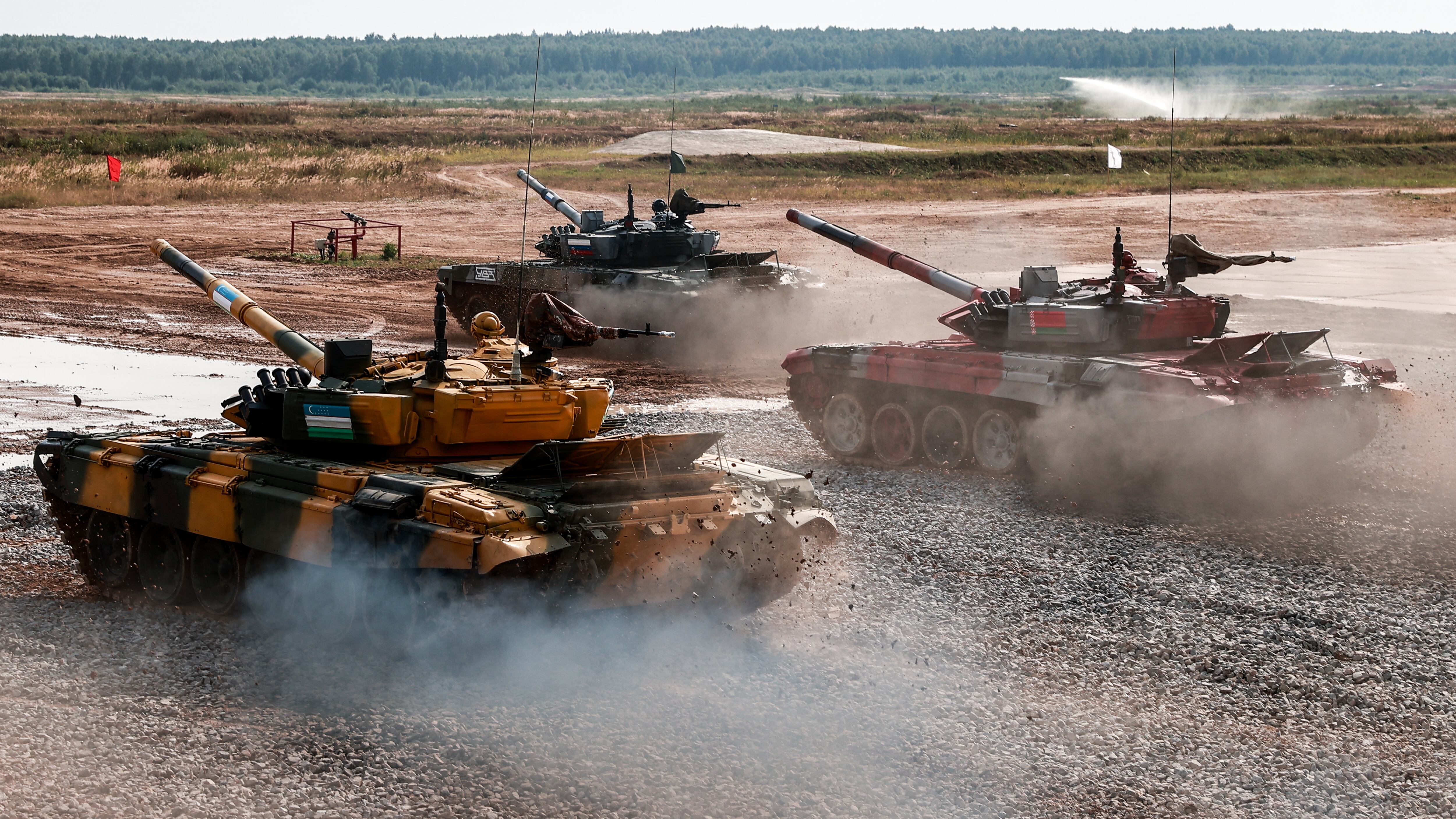 Tank in movimento ai confini dell'Ue: cosa c'è dietro la mossa della Bielorussia