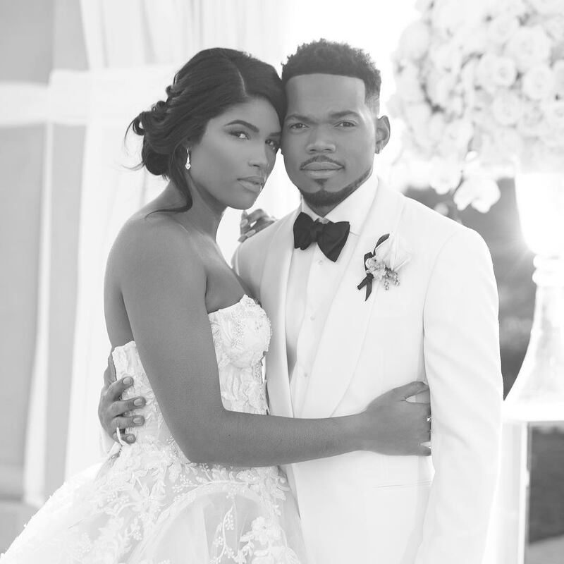 Kim Kardashian e Kanye West in ritardo restano in piedi al matrimonio di Chance the Rapper 2