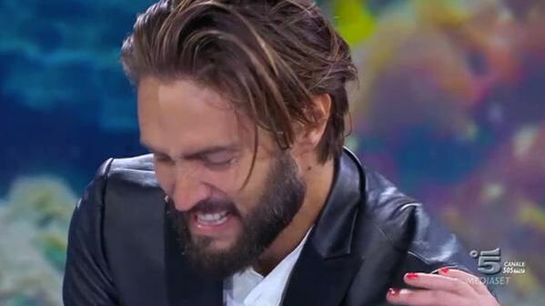 Le Iene, Alex Belli alla moglie: "Dimmi cosa hai fatto con il mio amico"