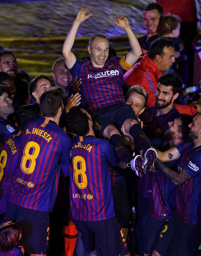 Il commovente addio di Iniesta al Barcellona 11