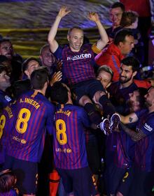 Il commovente addio di Iniesta al Barcellona 11