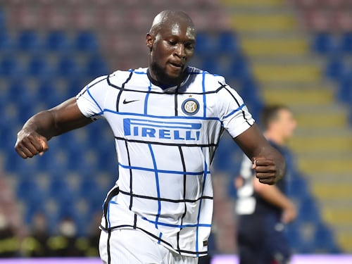 Il dilemma degli interisti: meno soldi o più insulti