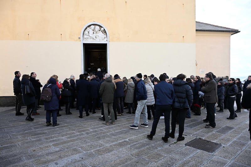Genova si stringe attorno al dolore dei familiari di Emanuele Galeppini:le esequie della giovane vittima del rogo di Capodanno 12