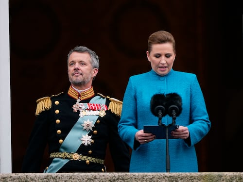 La regina Margrethe abdica. Sale al trono Re Frederik X
