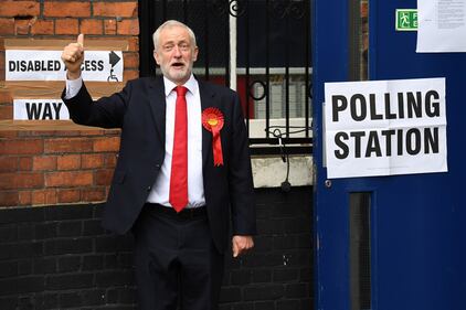 Jeremy Corbyn al voto 4