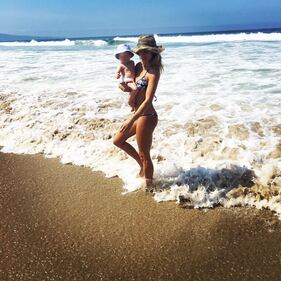 Elisabetta Canalis, a tutta famiglia dall'Italia a Malibu 2