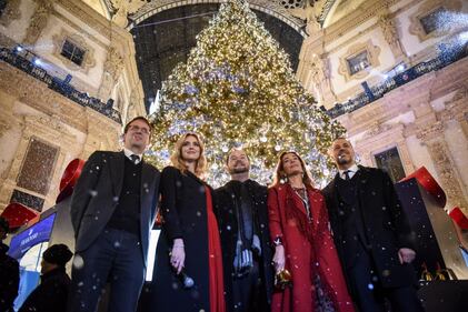 Chiara Ferragni accende l'Albero di Natale a Milano 4