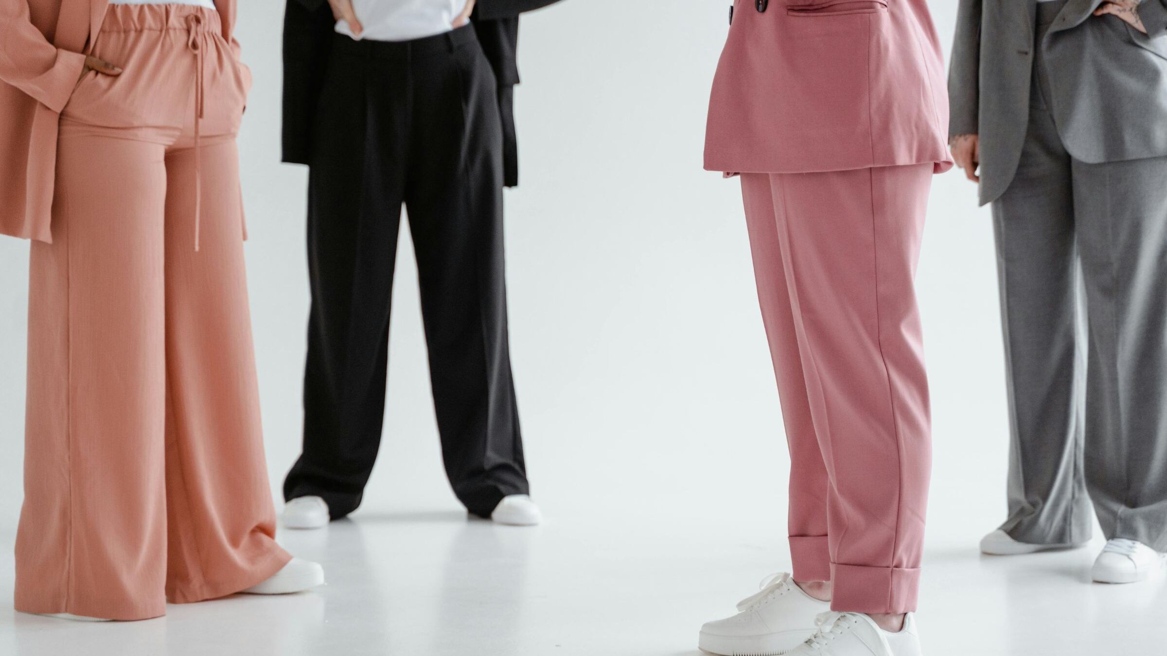 Pantaloni, quali modelli indossare a 60 anni per look eleganti e comodi