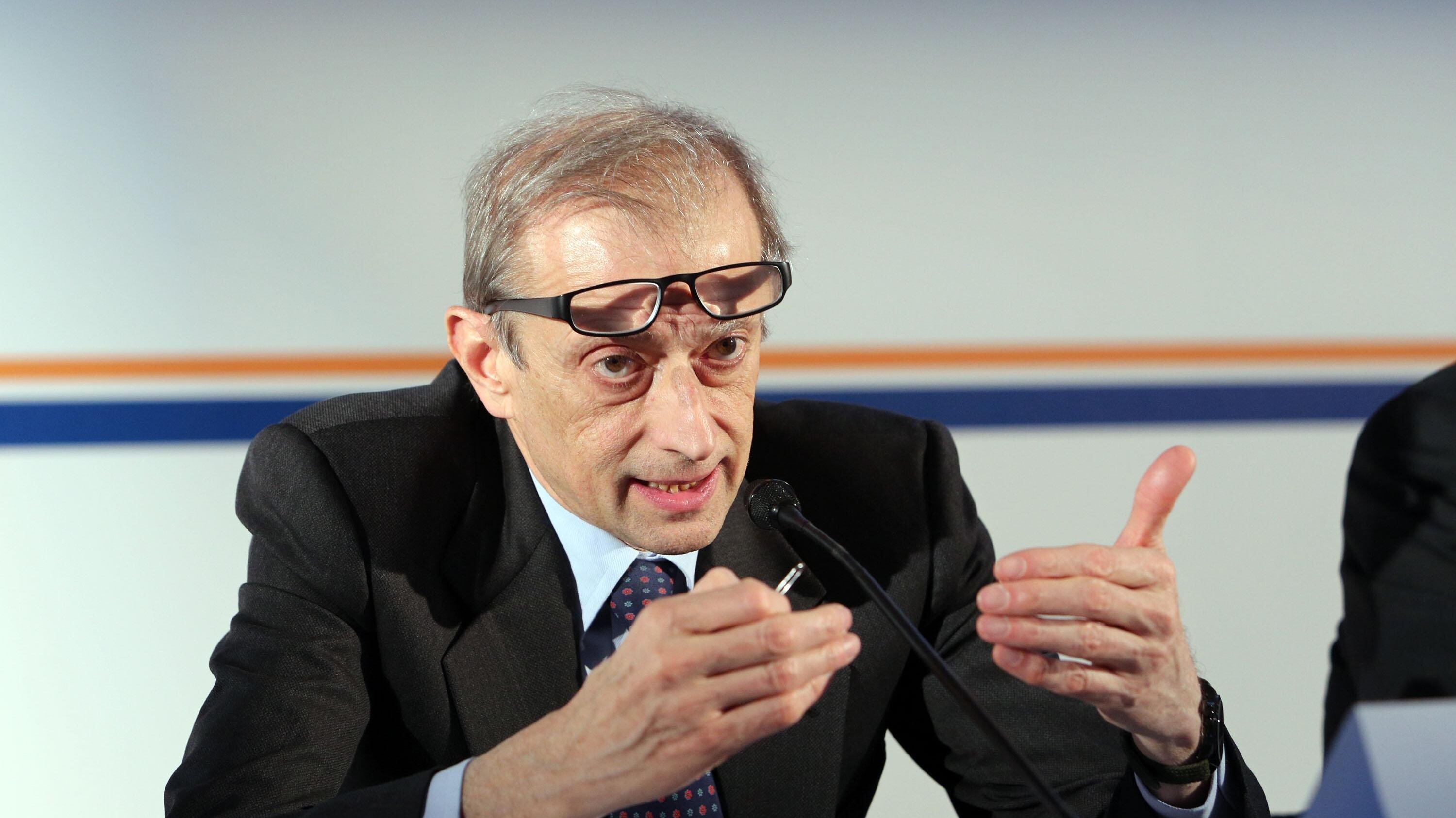 Fassino: "Parlamento chiuso sei mesi? Nessuno se ne accorgerebbe"
