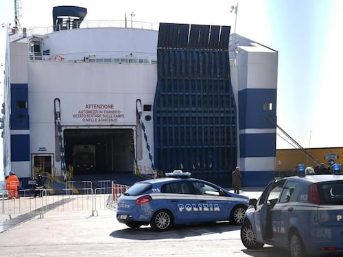 Immigrati devastano traghetto. Furti e molestie ai passeggeri