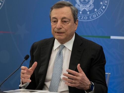 Draghi si prepara alla "verifica" con i partiti in Aula. Il Colle in ansia invoca stabilità