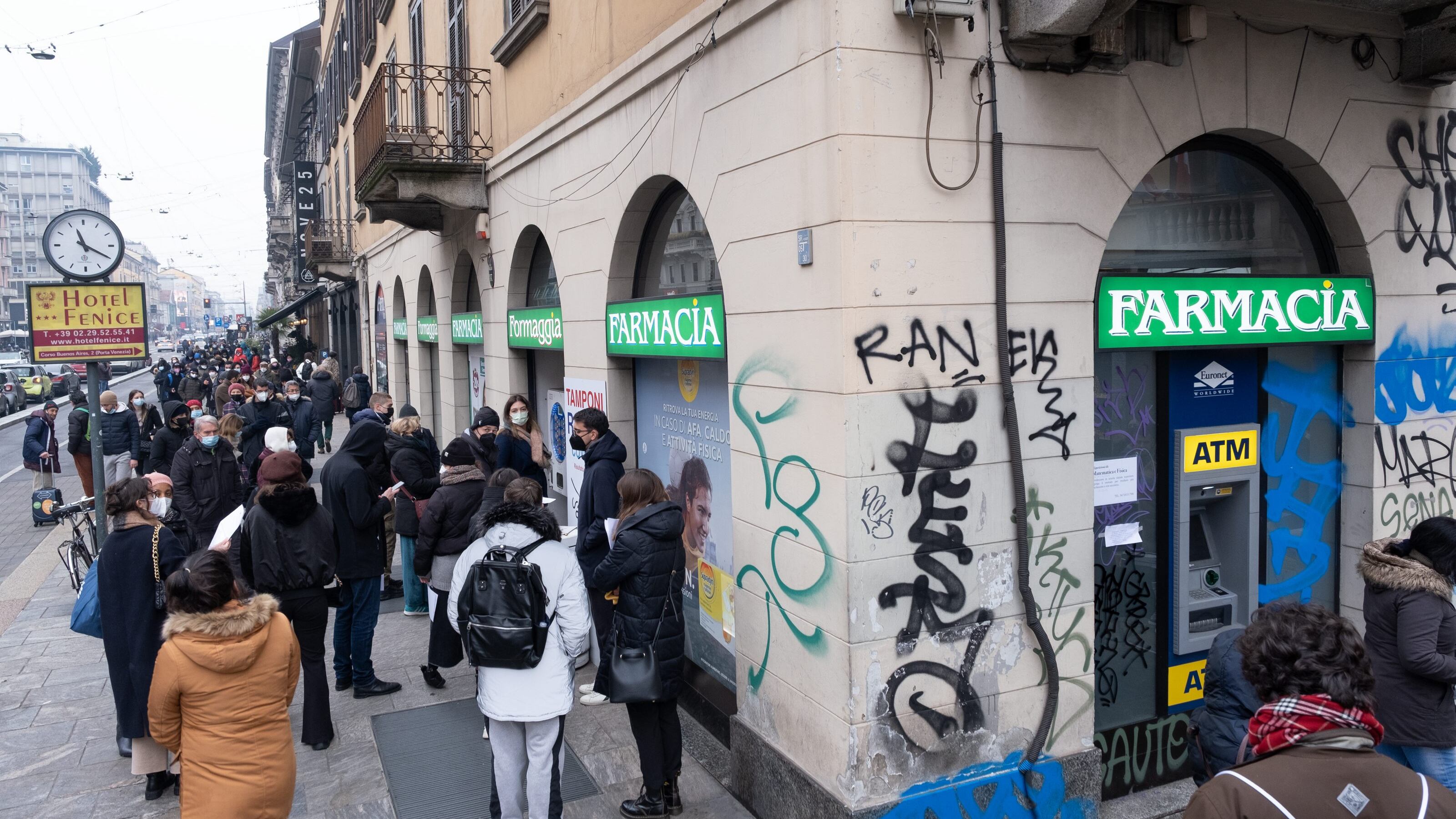 Contagi e ricoveri in aumento. La zona arancione si avvicina
