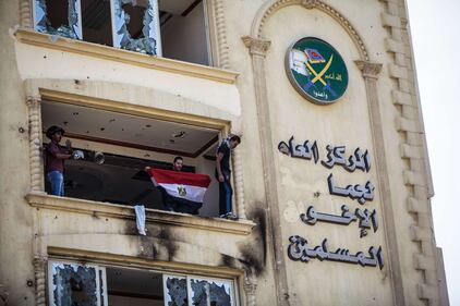 Cairo, saccheggiata la sede dei Fratelli Musulmani 6