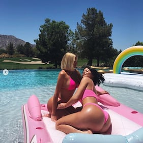 Kylie Jenner, hot con le amiche su Instagram: foto 4