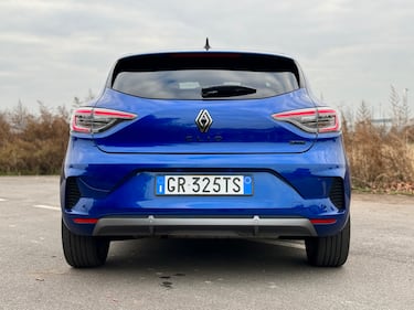 Renault Clio E-Tech: guarda la gallery della citycar ibrida francese 13