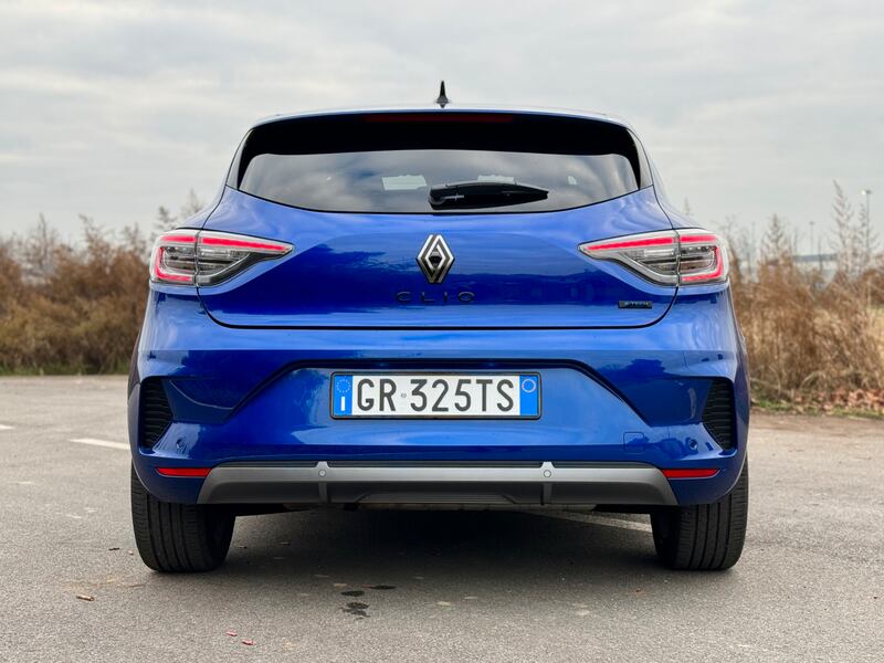 Renault Clio E-Tech: guarda la gallery della citycar ibrida francese 13