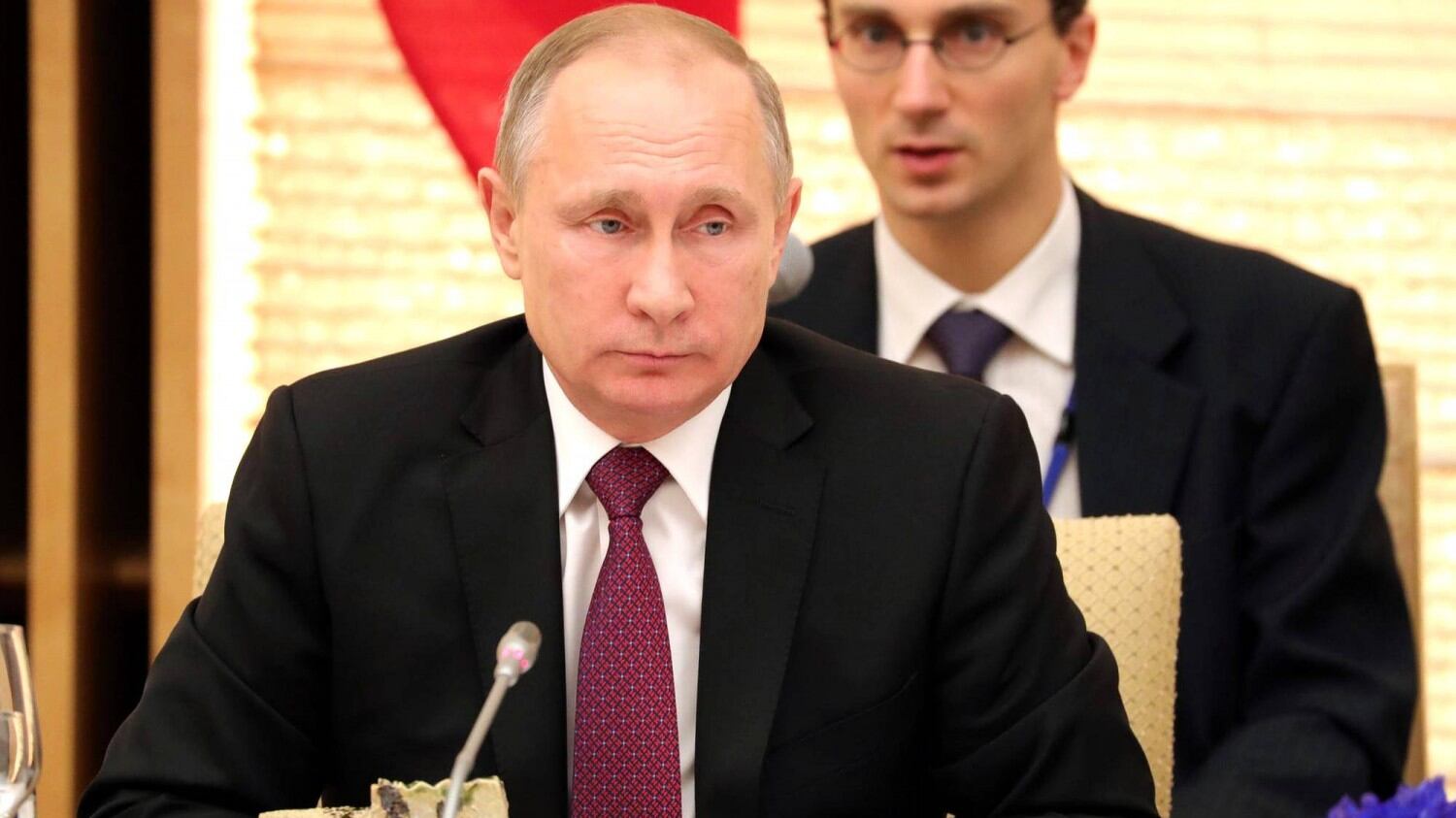 Putin telefona a Papa Francesco: "Proteggiamo i cristiani in Medio Oriente"