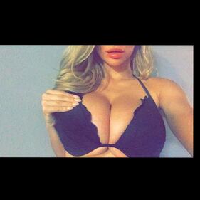 Lindsey Pelas: seno esplosivo su Instagram per la modella americana 33