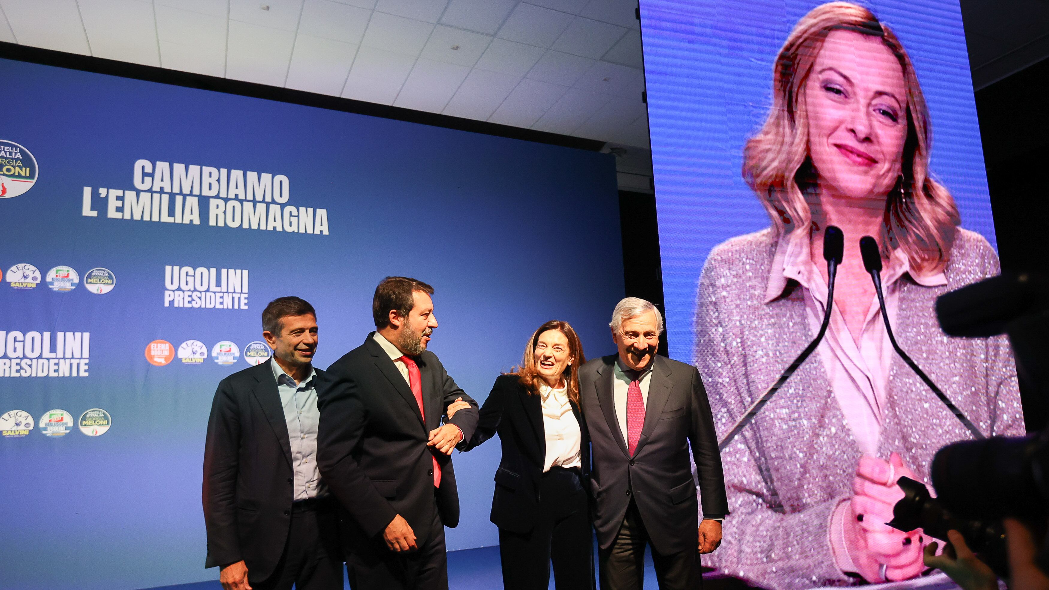 Centrodestra, assalto al fortino rosso