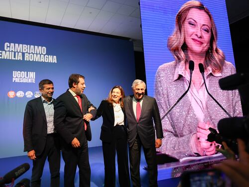 Centrodestra, assalto al fortino rosso