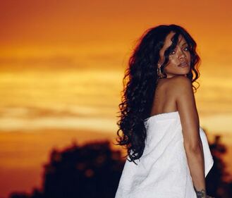 Rihanna e Instagram, tra moda, immagini sexy e vita privata 9