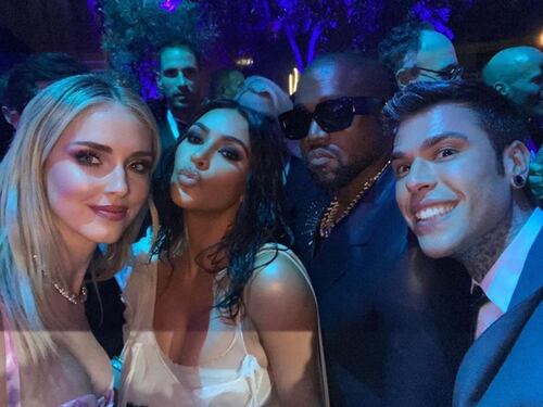 Fedez e Chiara Ferragni agli Oscar, imbarazzo di Kim Kardashian per le parole del rapper