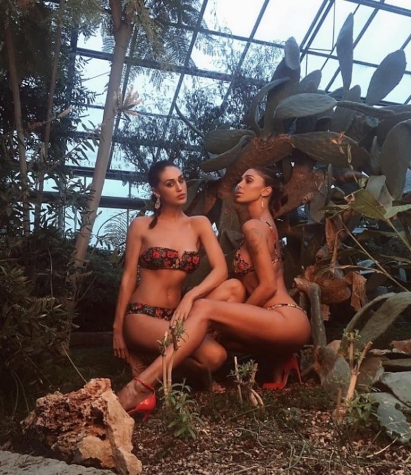 Belen e Cecilia Rodriguez, sorelle sexy in bikini: foto 1