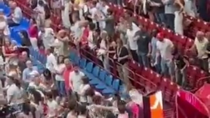 Tifoso insulta Teodosic poi scoppia la rissa: alta tensione in Olimpia Milano-Virtus Bologna