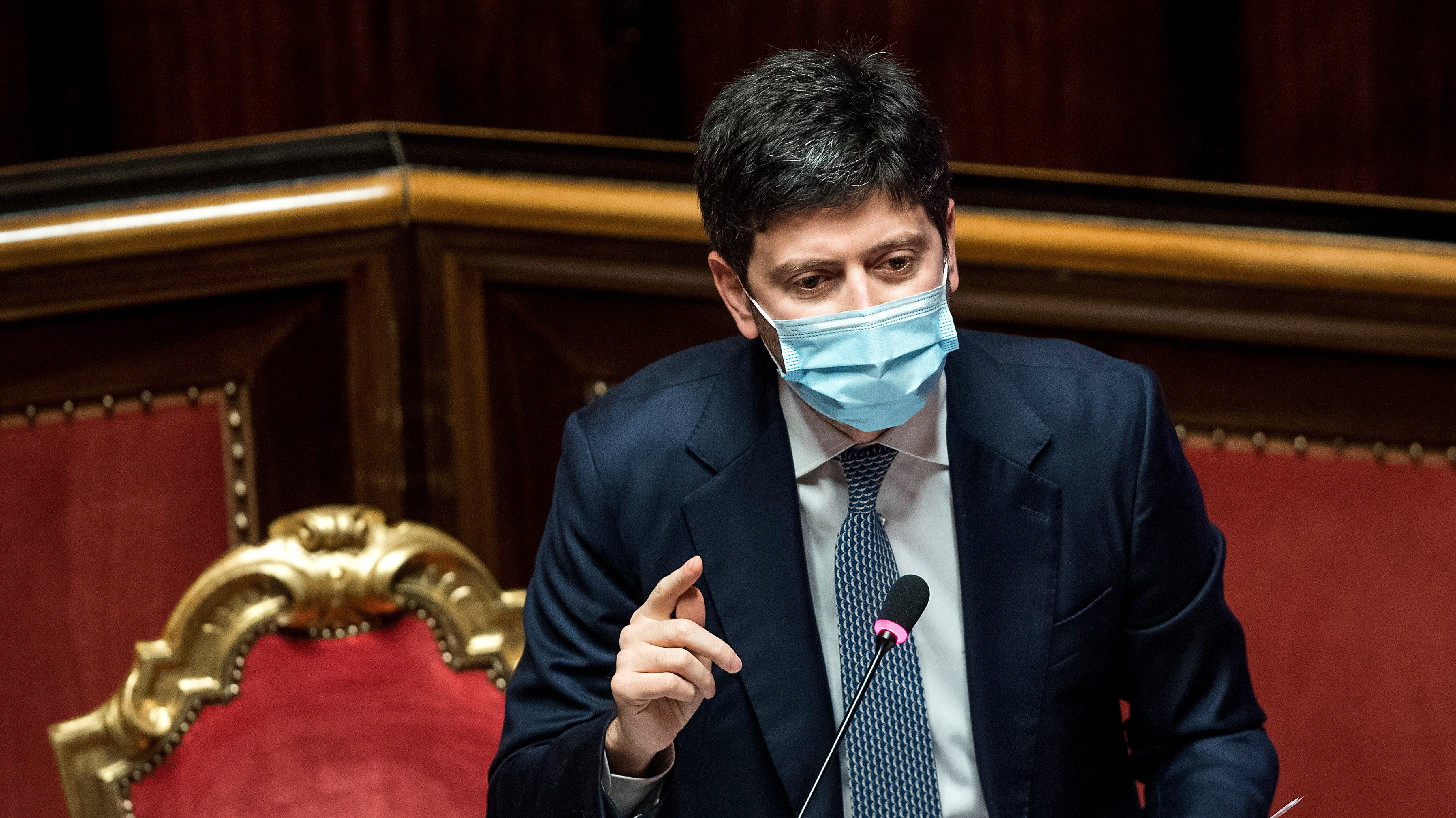 Piano delle Regioni: ora tamponi minimi e Rt ospedaliero. "Poi stop ai colori"